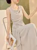 Vestido Longo Elegante de Alta Qualidade Sem Mangas com Gola Drapeada, Design Plissado Acinturado de Verão, Elegante Novo Vestido Formal Estilo Chinês P05133