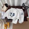 Conjunto de Duas Peças de Moletom com Manga Longa e Calças com Letras Esportivas para Crianças de Tamanho Pequeno e Médio para Usar no Outono e Primavera de 2025 Conjunto Coreano Durável