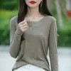 Camisa Base Estilo Coreano Manga Longa com Abertura Frontal Parcial Slim Fit para Mulheres, Design de Peito Parcialmente Aberto, Emagrecimento, Amigável à Pele, Macia e Versátil, Adequada para o Trabalho e para Usar em Camadas