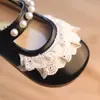 Sapatos de Princesa com Pérolas para Meninas 2025 Nova Coleção Primavera e Outono Estilo Pequena Fragrância Sapatos Rasos de Couro para Crianças Sapatos Macios com Solado para Bebês Meninas
