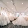 Suporte de exposição para vestidos de noiva Cabide para vestidos de noiva Loja de vestidos de noiva Livro Vermelho Suporte de chão para roupas compridas com cauda longa Xiuhe espessado