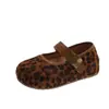 Sapatos Femininos Estilo Birkenstock de Metal com Velcro Retrô 2026 Novidade Outono Franceses Sola Grossa Aumenta Altura Sapatos Ballet Mary Jane