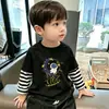 Camiseta de manga larga a rayas de algodón puro para niños, nuevo estilo primavera y otoño, camiseta básica para niños, top casual elegante de dos piezas simuladas