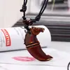 Colar Pingente Dente de Animal Imitação Estilo Retrô Europeu e Americano, Colar com Cordão de Couro Trançado Feito à Mão, Suprimento Versátil de Acessórios Masculinos