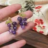 Brincos de Uva de Cristal Roxa Pequenos Brincos Doces de Frutas Brincos com Borla Curta Brincos de Rosca Tarraxas de Orelha Acessórios de Orelha para Mulheres