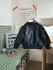 Ropa infantil transfronteriza: unisex, con cuello camisero, hecho de cuero suave con hilo metálico, nueva colección otoño 2026, moderno y versátil