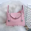 Bolsas de medicina al por mayor bolsas para mujer cuero de capa superior con textura de lichi bolsa de enfermera hombro portátil bolsa Lindi bolsa almohada Europa y Estados Unidos