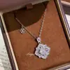 Collar de Trébol de Cuatro Hojas Estilo Tela Cepillada Fantasía Sirena Retro de Lujo Ligero Colgante de Diamante Fantasía de Alta Gama de Moda para Mujer