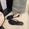 Chinelos Planos para Mulheres, Adequados para Uso ao Ar Livre, Novo Estilo Verão 2026, Casual, Podem Ser Combinados com Saias, Sandálias de Praia para Férias