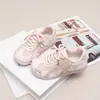 Zapatos Deportivos Casuales con Pedrería para Niños 2026 Otoño Nuevo Estilo Coreano Moda Versátil Niñas Cómodos Tela de Malla Zapatos Forrest Gump