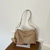 Bolso de hombro retro estilo coreano, versátil para cualquier atuendo, perfecto para otoño, con gran capacidad, elegante, casual y que irradia una sensación de alta gama.; una bolsa de almohada cruzada