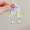 2026 Novos Brincos Populares Tarraxas Borboleta de Cristal Brincos de Pérola Femininos Design de Nicho Luxo Leve Sensação de Alto Padrão