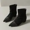 Botas curtas de bico fino estilo francês para aumentar a altura, novas botas femininas da moda outono e inverno de 2026 em camurça plissada com salto plataforma