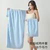 Nova toalha de banho de fleece coral, tamanho extragrande e extraespessa, com textura de bolhas, projetada para casais, altamente absorvente, de secagem rápida, macia e adequada para adultos; não solta muito pelo