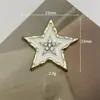 Acessórios de joias vintage em liga com pingente de óleo amor face sorridente preto e branco estrelas pequeno vento perfumado acessórios de cabelo flor de sapato capa de celular material
