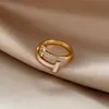 Anillo Abierto Redondo de Zirconia Galvanizado en Oro Real de 14K con Nácar Joyería Exquisita de Moda de Alta Gama de Nicho para Mujeres