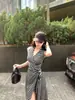 Elegante Vestido Rayado Estilo Francés Ceñidor de Cintura Verano 2026 Nuevo Ajustado Cuello en V Abertura Largo para Mujer
