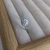 Anel Estilo Pang Donglai Cubo de Açúcar Pequeno com Pedra Moissanita, Aro em Prata Pura S925 com Cravação de Diamante, Não Desbota