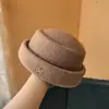 Sombrero pequeño de lana estilo Hepburn boina elegante sombrero tipo cubo sombrero simple versátil sombrero de copa redonda sombrero moderno sombrero de azafata de vuelo a la moda