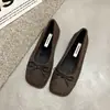 Ropa de abrigo de primavera, zapatos Mary Jane para ir al trabajo, zapatos planos nuevos, zapatos planos de gamuza de punta cuadrada para principios de temporada para mujer, estilo retro de suela única 2026