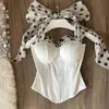 Corsé de estilo vacacional con tirantes blancos, patchwork de lunares blancos y negros, entallado a la cintura y con ballenas