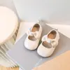 Sapatos de Calce Fácil para Bebê Menina, Sapatos de Princesa para Primavera e Outono, Sapatos de Couro com Velcro e Laço para Crianças Pequenas, Sapatos Confortáveis para Caminhada de Bebê com Solado Macio