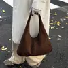 Bolso de hombro tipo tote de gamuza de moda retro perezoso para otoño e invierno para mujer 2026 nuevo bolso versátil para el día a día y el trabajo