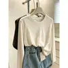 Diseño único, camiseta de algodón de manga larga con cuello redondo y estampado de copos de nieve para mujer, un estilo ligero de otoño que se puede usar como capa exterior, ofreciendo un look casual, juvenil y a la moda.