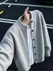 Suéter cárdigan gris oscuro de ajuste limpio para hombre, otoño, perezoso, tejido de alta gama, chaqueta retro americana para pareja
