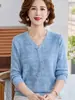 Malhas de outono da moda e estilosas para mães, novos modelos de blusas 2026 para mulheres de meia-idade, camisas base jacquard para mulheres de meia-idade e idosas