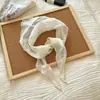 Pañuelo triangular bordado vintage, pañuelo de seda versátil para mujer, pañuelo pequeño para el cuello, pañuelo para la cabeza, elegante accesorio para el cabello, diadema y artículo decorativo