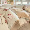 Conjunto de Quatro Peças de Veludo Leite Fresco e Fofo de Inverno, Conjunto de Três Peças de Flanela Espessa e Quente Estilo Cartoon para Dormitórios Estudantis