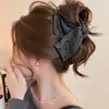 Grampo de Cabelo Triângulo com Estampa de Leopardo na Cor Café para Outono e Inverno Feminino 2025 Novo Estilo para Salvar Cabelo da Cabeça Plana e Nuca Presilha Tubarão Presilha de Cabelo