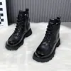 Botas de neve à prova d'água com plataforma, forradas de pelo e com cadarço, botas estilo Martin feminina, coleção de inverno 2026, com forro de fleece adicional e solas espessadas para aquecimento e proteção contra o frio.