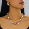 Conjunto de Colar e Brincos de Pérola Imitação com Pontos de Diamante Popular na Europa e América para Mulheres Conjunto de Joias Versátil de Duas Peças com Flor