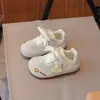 Zapatos Estilo Coreano para Bebés y Niños Pequeños 2026 Modelo Nuevo Primavera y Otoño Zapatos Deportivos Transpirables Huecos para Niños Suela Suave Zapatos para Guardería y Interiores