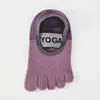Meias de Yoga com Dedos Separados Femininas Profissionais Antiderrapantes Esportivas Curtas Meias para Treinamento de Fitness Interno Meias para Chão Pilates Meias para Dedos