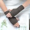Luvas de ciclismo quentes de malha para máquina de tricô plana outono e inverno, cores sólidas coreanas, lã elástica, torção fina, luvas curtas, cor sólida