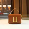 Bolsa Quadrada Pequena Estilo Hong Kong Retrô para Mulheres 2025 Nova Moda Estilo Coreano Fivela de Cinto Bolsa de Mão Cor Pura Bolsa de Ombro Único Transversal