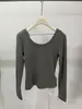 Yuanxi - Moda Otoñal Básica Adelgazante Resaltando Hombro y Escote Cuello en U Manga Larga Camiseta para Mujer 268416-1