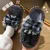 Chinelos de algodão femininos 2026 novo modelo para outono e inverno, chinelos quentes de pelúcia para casa, com toque confortável e solas grossas para mulheres