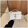 Bolso de mano acolchado simple estilo coreano, bolso de hombro versátil y elegante de nicho, bolso cruzado con cadena texturizada para el día a día para mujer