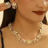 Amazon Boda Novia Collar y Pendientes Set de Joyería con Accesorios de Aleación Incrustados de Diamantes Fabricante En Stock Venta al por Mayor Estilo Lujo Ligero
