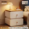 Mesita de noche negra, estilo vintage, madera maciza, nuevo modelo 2026, para uso doméstico, dormitorio, lujo ligero, diseño de alta gama, pequeño armario de almacenamiento para mesita de noche