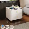 Mesa de Cabeceira Simples e Confortável Estilo Casa Tampo em Rocha Estilo Celebridade da Internet Moderna Luxo Leve Italiano Multifuncional Armário de Cabeceira Inteligente