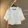 Cárdigan corto abotonado de cuello en V, colorido, hecho de ramio puro para personas petite, artístico y moderno, top versátil de color liso en blanco y negro