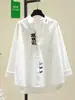 Top branco casual de manga longa em camadas, corte slim, para primavera e outono, transfronteiriço europeu e americano, para mulheres, com bordado de gatinho fofo e tecido respirável
