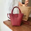 Nova Bolsa Pequena Estilosa para Mulheres 2026, Bolsa de Mão Fofa e Moderna, Design de Nicho de Luxo Leve, para Segurar na Mão, Ombro e Transversal