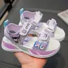 Sandalias para niñas 2025 nuevo verano suela suave zapatos deportivos de playa moda niña bebé niña pequeña zapatos de princesa