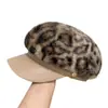 Chapéu Boina Estilo Japonês de Inverno e Outono com Pele Sintética de Visão, Boina com Retalhos de Couro Estampa de Leopardo, Boina Quente Retrô com um Toque Elegante